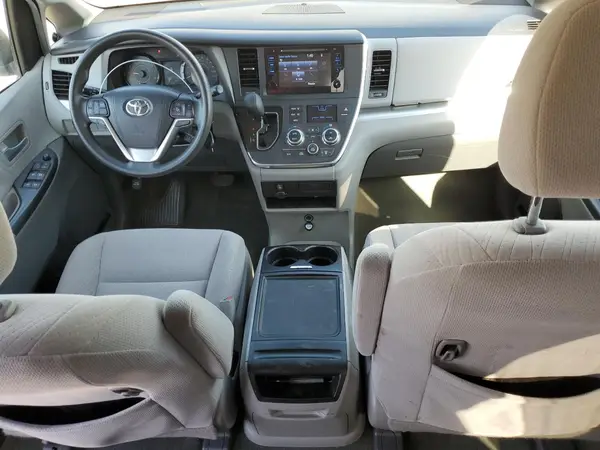 5TDKZ3DC1HS835165 2017 TOYOTA SIENNA - Image 8