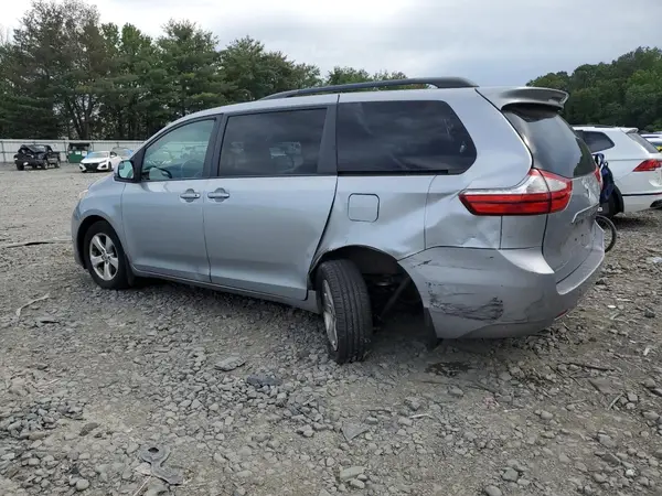 5TDKZ3DC1HS837837 2017 TOYOTA SIENNA - Image 2