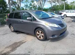 5TDKZ3DC1HS847347 2017 TOYOTA SIENNA