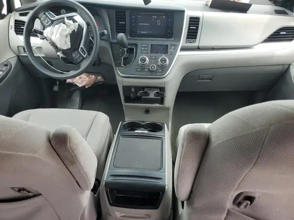 5TDKZ3DC1HS849356 2017 TOYOTA SIENNA - Image 8