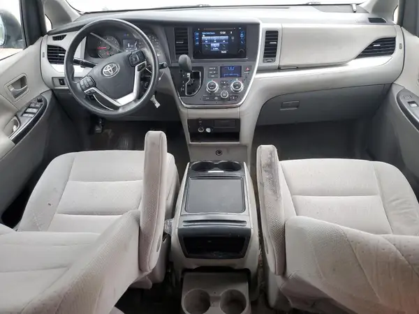 5TDKZ3DC1HS855156 2017 TOYOTA SIENNA - Image 8