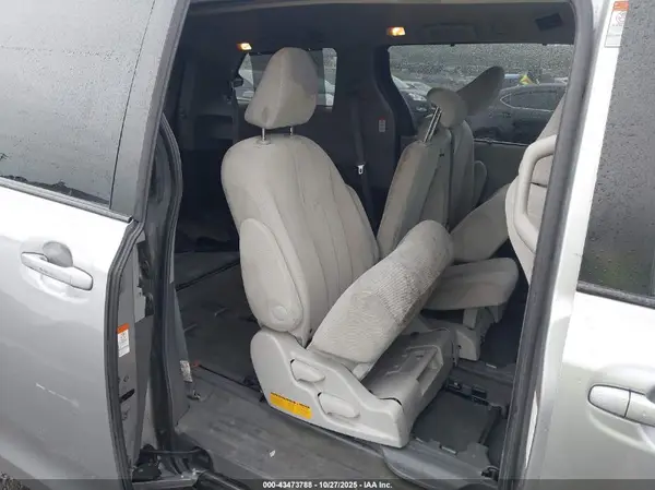 5TDKZ3DC1HS855836 2017 TOYOTA SIENNA - Image 8