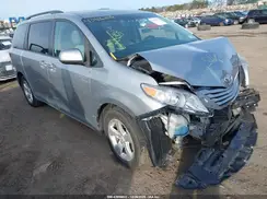 5TDKZ3DC1HS861331 2017 TOYOTA SIENNA