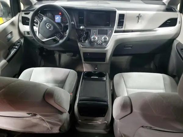 5TDKZ3DC1HS862334 2017 TOYOTA SIENNA - Image 8