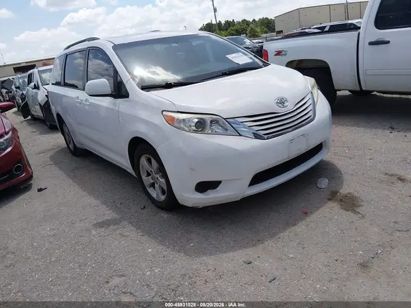 5TDKZ3DC1HS863502 2017 TOYOTA SIENNA - Image 1