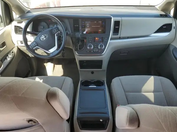 5TDKZ3DC1HS867498 2017 TOYOTA SIENNA - Image 8
