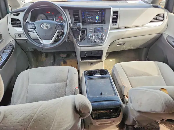 5TDKZ3DC1HS867971 2017 TOYOTA SIENNA - Image 8