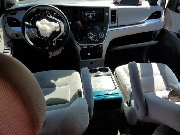 5TDKZ3DC1HS870188 2017 TOYOTA SIENNA - Image 8