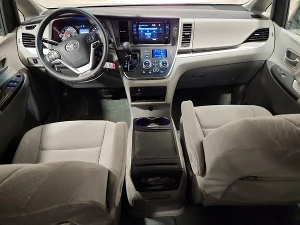 5TDKZ3DC1HS870840 2017 TOYOTA SIENNA - Image 8