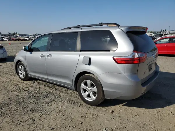 5TDKZ3DC1HS871146 2017 TOYOTA SIENNA - Image 2