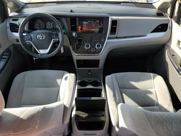 5TDKZ3DC1HS871146 2017 TOYOTA SIENNA - Image 8