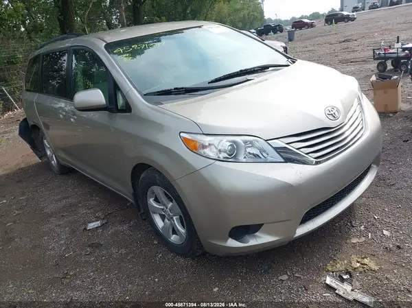 5TDKZ3DC1HS873396 2017 TOYOTA SIENNA - Image 1
