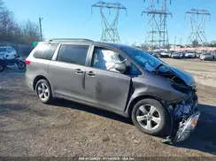 5TDKZ3DC1HS880767 2017 TOYOTA SIENNA