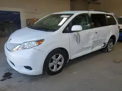 5TDKZ3DC1HS884303 2017 TOYOTA SIENNA