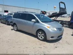 5TDKZ3DC1HS884981 2017 TOYOTA SIENNA