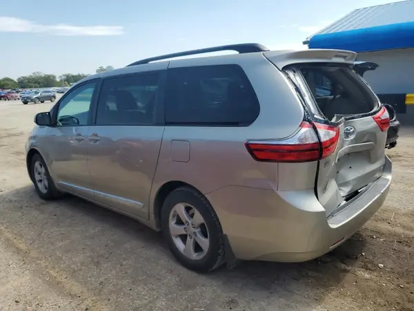 5TDKZ3DC1HS886861 2017 TOYOTA SIENNA - Image 2