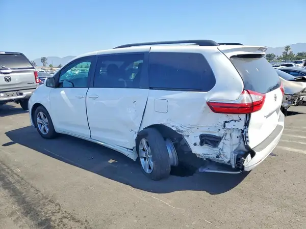 5TDKZ3DC1HS887007 2017 TOYOTA SIENNA - Image 2