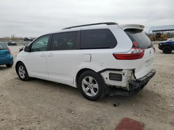 5TDKZ3DC1HS889159 2017 TOYOTA SIENNA - Image 2