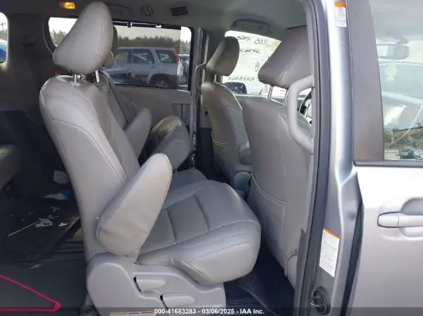5TDKZ3DC1HS889209 2017 TOYOTA SIENNA - Image 8