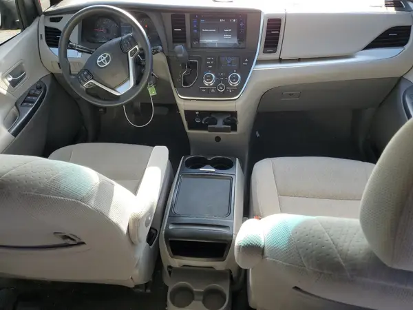 5TDKZ3DC1HS890375 2017 TOYOTA SIENNA - Image 8