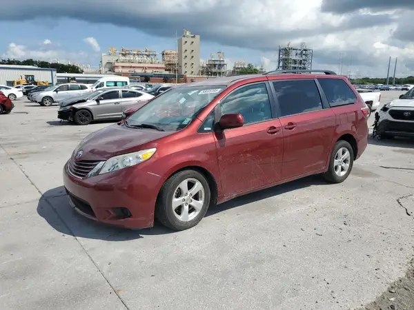 5TDKZ3DC1HS890926 2017 TOYOTA SIENNA - Image 1