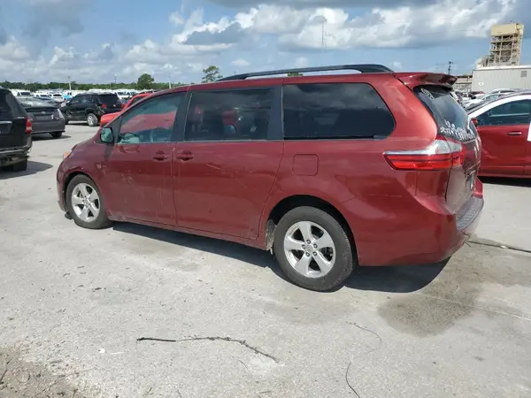 5TDKZ3DC1HS890926 2017 TOYOTA SIENNA - Image 2