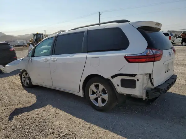 5TDKZ3DC1HS892966 2017 TOYOTA SIENNA - Image 2