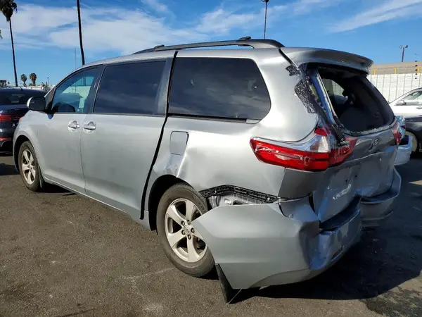 5TDKZ3DC1HS893986 2017 TOYOTA SIENNA - Image 2