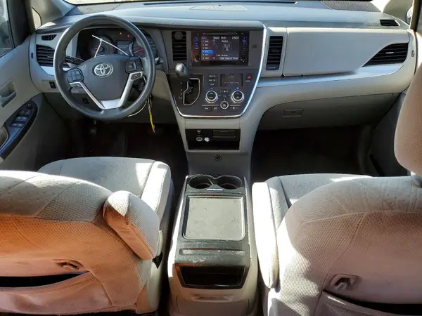 5TDKZ3DC1HS893986 2017 TOYOTA SIENNA - Image 8