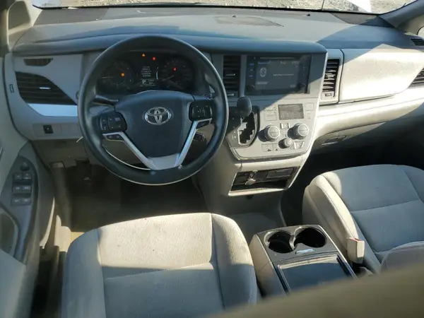 5TDKZ3DC1HS898153 2017 TOYOTA SIENNA - Image 8