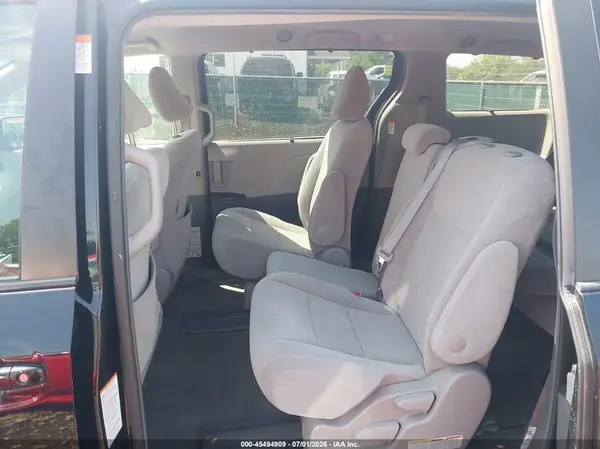 5TDKZ3DC1HS898699 2017 TOYOTA SIENNA - Image 8