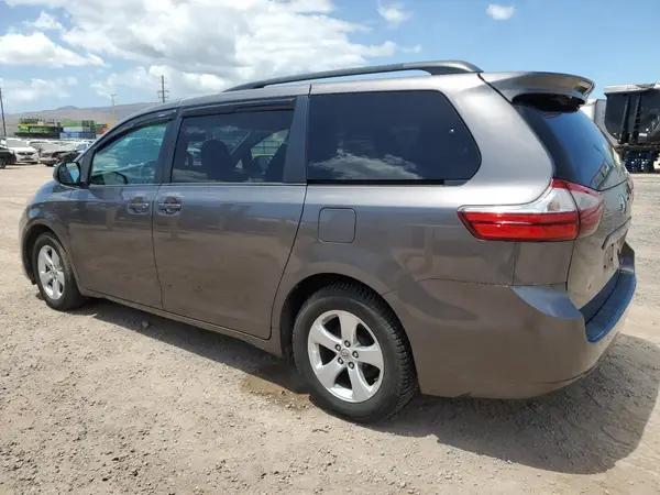 5TDKZ3DC1HS899027 2017 TOYOTA SIENNA - Image 2