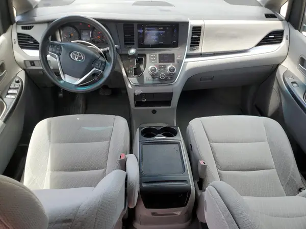 5TDKZ3DC1HS899027 2017 TOYOTA SIENNA - Image 8