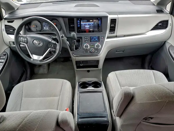 5TDKZ3DC1HS899691 2017 TOYOTA SIENNA - Image 8