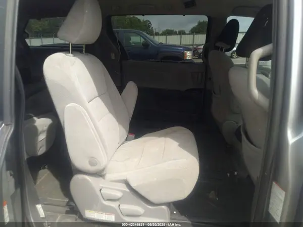 5TDKZ3DC1JS901252 2018 TOYOTA SIENNA - Image 8