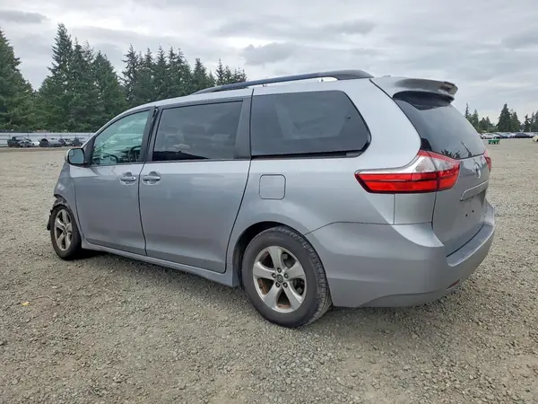 5TDKZ3DC1JS904751 2018 TOYOTA SIENNA - Image 2