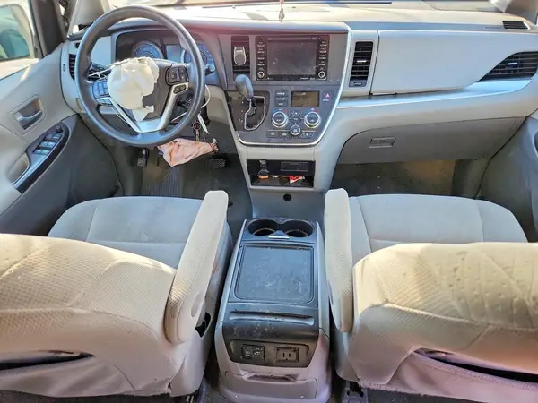5TDKZ3DC1JS905401 2018 TOYOTA SIENNA - Image 8