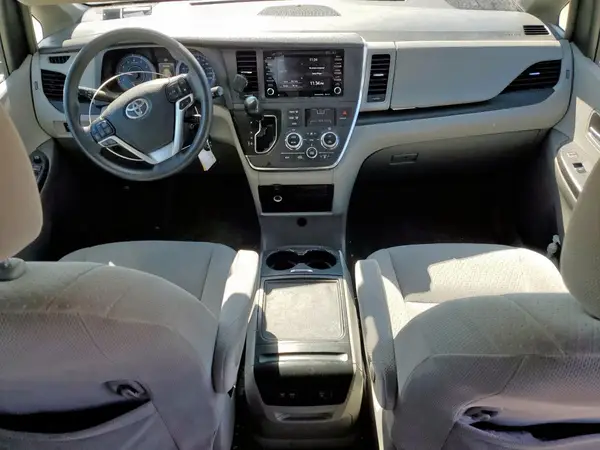 5TDKZ3DC1JS907553 2018 TOYOTA SIENNA - Image 8