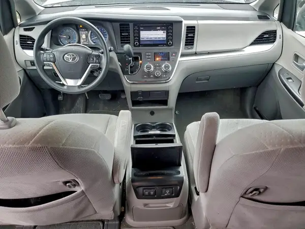 5TDKZ3DC1JS908928 2018 TOYOTA SIENNA - Image 8