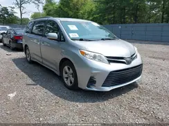 5TDKZ3DC1JS910324 2018 TOYOTA SIENNA