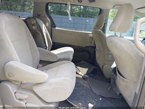 5TDKZ3DC1JS910324 2018 TOYOTA SIENNA - Image 8
