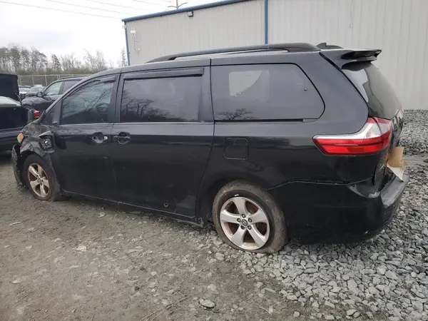 5TDKZ3DC1JS914700 2018 TOYOTA SIENNA - Image 2