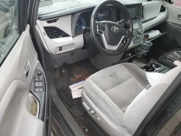 5TDKZ3DC1JS914700 2018 TOYOTA SIENNA - Image 8