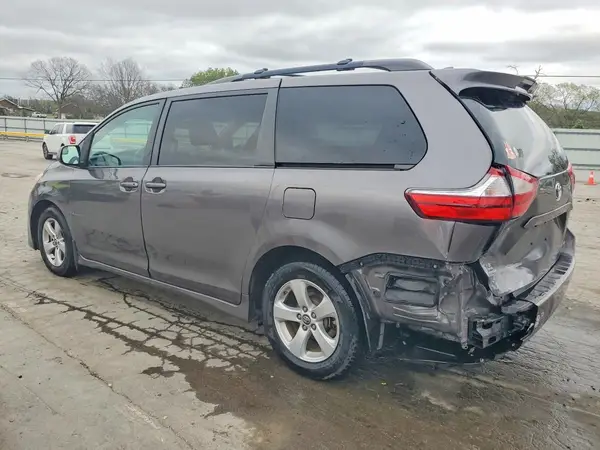 5TDKZ3DC1JS922666 2018 TOYOTA SIENNA - Image 2