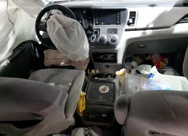 5TDKZ3DC1JS926071 2018 TOYOTA SIENNA - Image 8