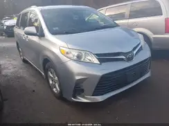 5TDKZ3DC1JS927298 2018 TOYOTA SIENNA