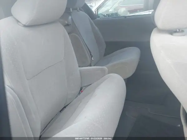 5TDKZ3DC1JS927298 2018 TOYOTA SIENNA - Image 8