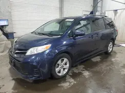 5TDKZ3DC1JS927804 2018 TOYOTA SIENNA