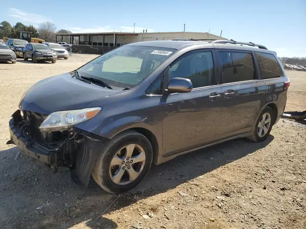 5TDKZ3DC1JS929696 2018 TOYOTA SIENNA - Image 1