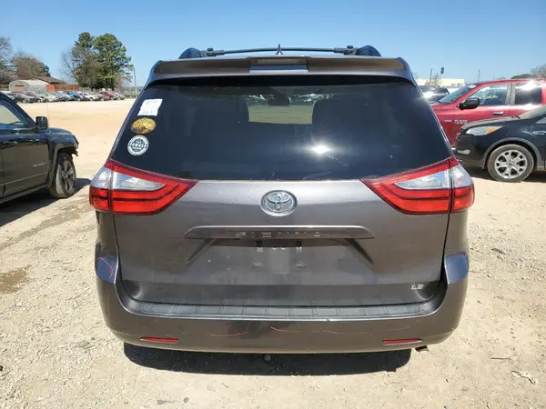 2018 TOYOTA SIENNA auction photo 6